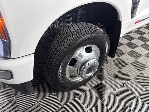 Certified 2026 Ford F350 Platinum w/ Platinum Plus Package image 11