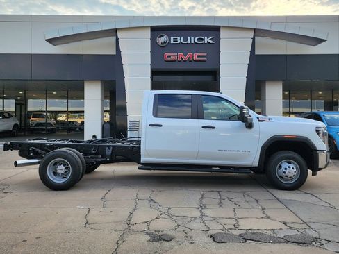 New 2026 GMC Sierra 3500 Pro w/ Convenience Package image 2