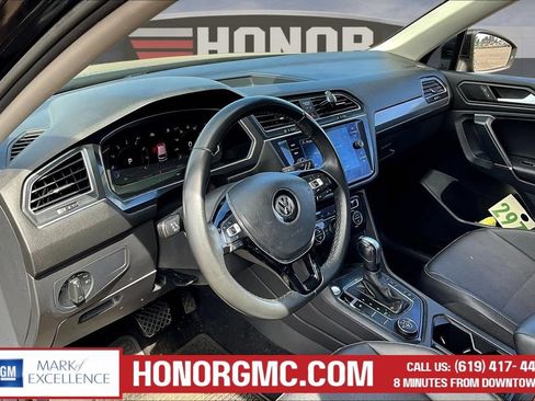 Used 2020 Volkswagen Tiguan SEL AWD/4WD image 17