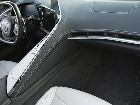 Used 2021 Chevrolet Corvette Stingray Preferred Cpe w/ Engine Appearance Package image 18