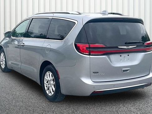 Used 2021 Chrysler Pacifica Touring-L FWD image 11