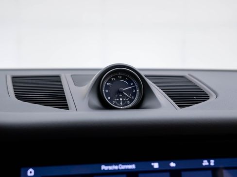 Certified 2023 Porsche Macan image 29