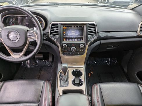 Used 2016 Jeep Grand Cherokee Laredo 75th Anniversary image 16