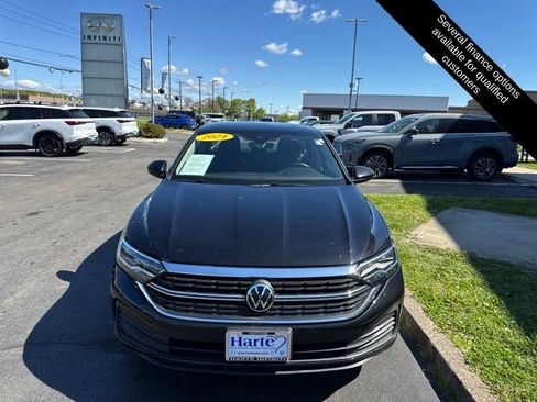 Used 2024 Volkswagen Jetta SE FWD image 2