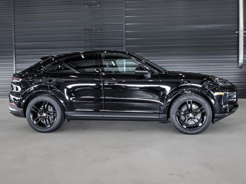 Certified 2024 Porsche Cayenne Coupe AWD/4WD image 11