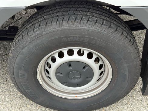 Used 2025 Mercedes-Benz Sprinter 2500 image 10