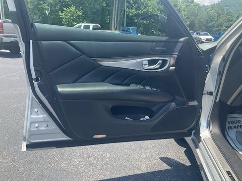 Used 2016 INFINITI Q70 L 3.7 w/ Deluxe Touring Package RWD image 16