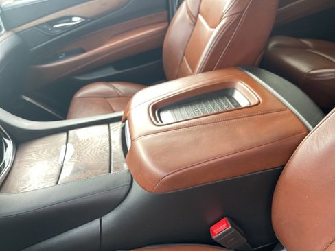 Used 2019 Cadillac Escalade ESV Luxury w/ LPO, Escalade Noir Package image 17