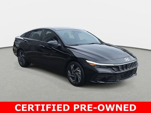 Certified 2025 Hyundai Elantra SEL image 3