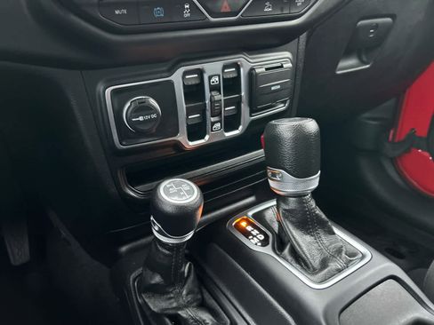Used 2023 Jeep Wrangler Unlimited w/ Cold Weather Group AWD/4WD image 28