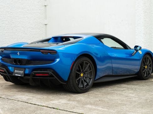 Used 2023 Ferrari 296 GTS RWD image 9