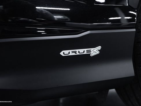Used 2023 Lamborghini Urus S image 9