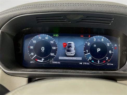 Certified 2023 Land Rover Discovery Metropolitan Edition image 13