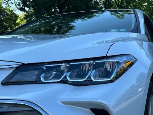 Used 2021 Toyota Avalon XLE w/ Moonroof Package FWD image 10