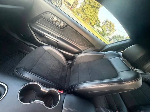Used 2016 Ford Mustang Shelby GT350 w/ Technology Package RWD image 6