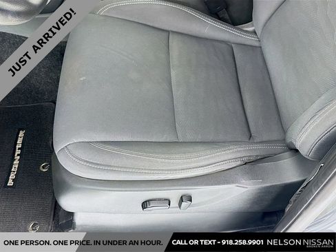 Used 2024 Nissan Frontier SV w/ Technology Package RWD image 18