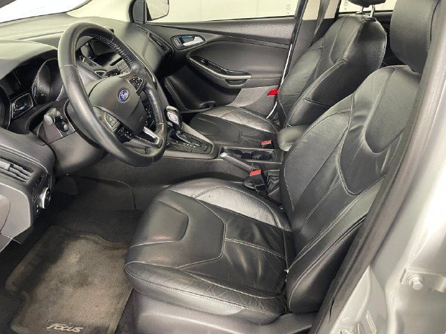 Used 2016 Ford Focus SE w/ Equipment Group 201A FWD image 2
