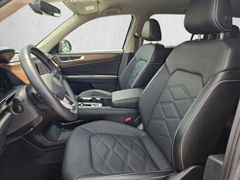 Used 2025 Volkswagen Atlas SE FWD image 15