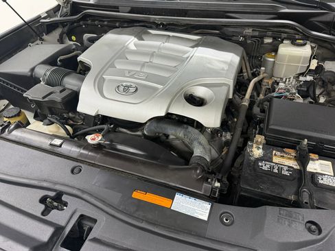 Used 2018 Toyota Land Cruiser AWD/4WD image 50