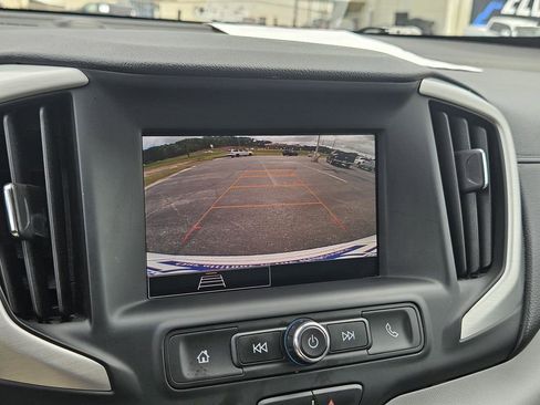 Used 2024 GMC Terrain SLE FWD image 21