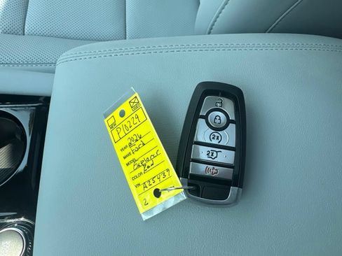 Used 2026 Ford Explorer Platinum w/ LUX Leather Package AWD/4WD image 29