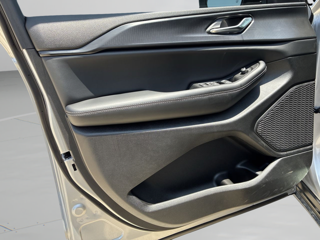 New 2025 Jeep Grand Cherokee Altitude RWD image 41
