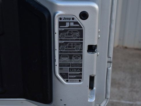 Used 2022 Jeep Wrangler Unlimited Sahara image 31