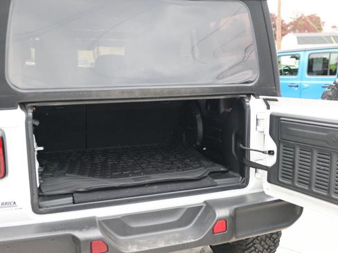 Used 2023 Jeep Wrangler Unlimited Sahara w/ Cold Weather Group AWD/4WD image 15