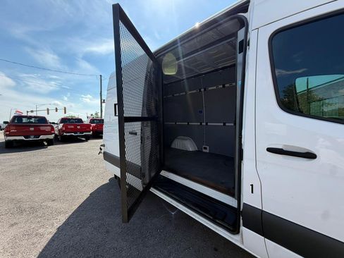 Used 2022 Mercedes-Benz Sprinter 2500 image 23