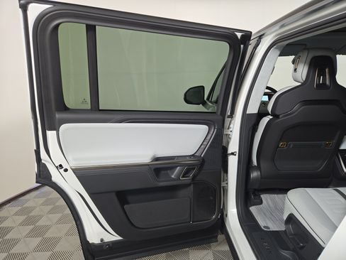 Used 2024 Rivian R1S Adventure AWD/4WD image 17