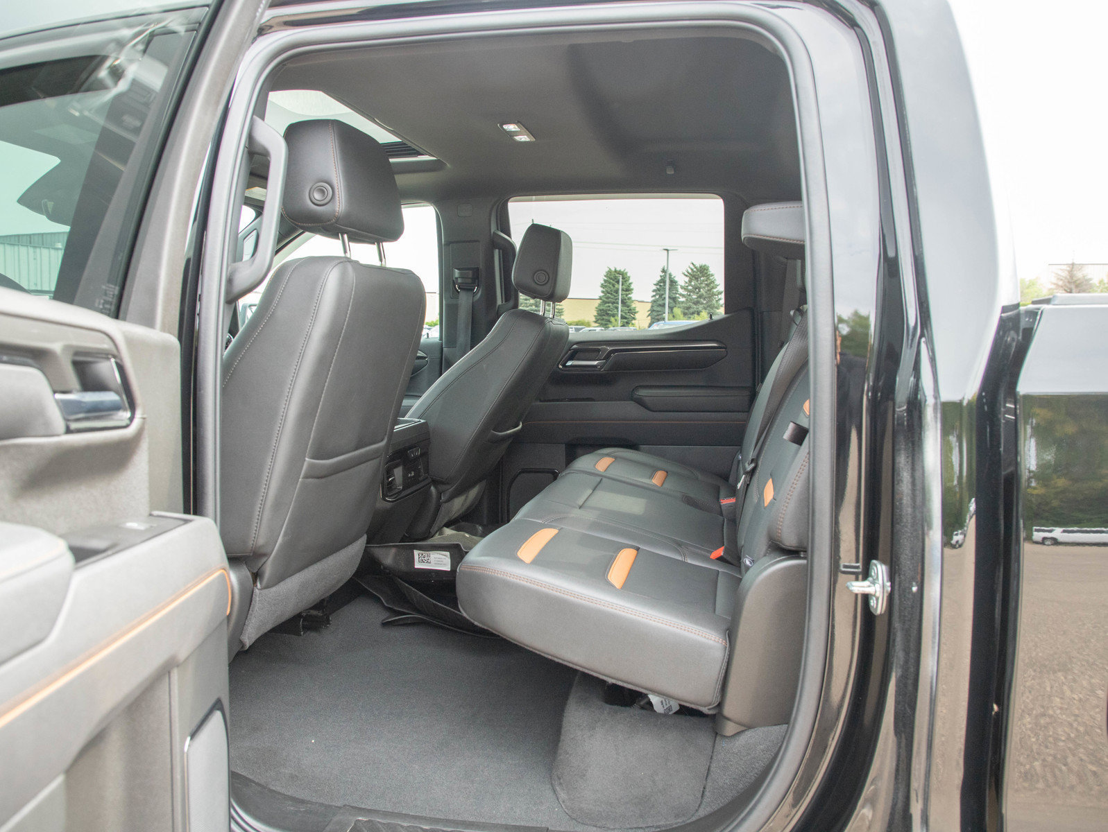 Used 2025 GMC Sierra 1500 AT4 w/ Technology Package AWD/4WD image 19