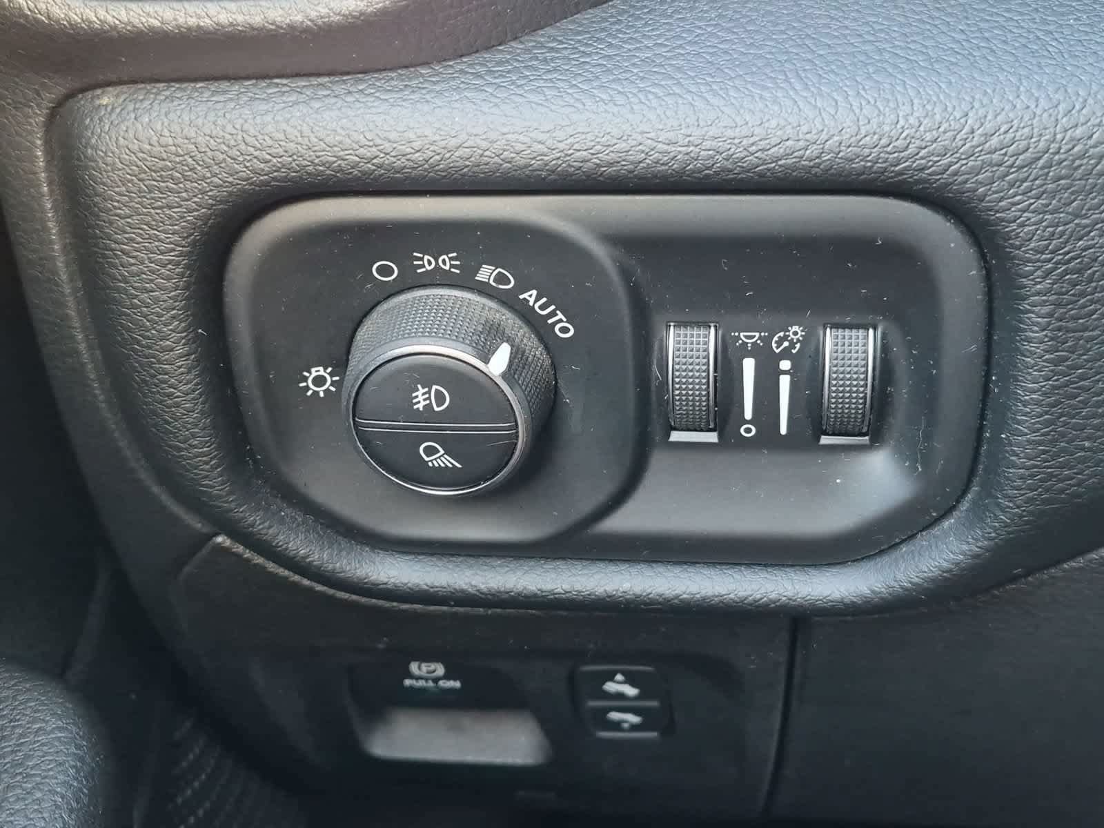 Used 2019 RAM 1500 Big Horn AWD/4WD image 28