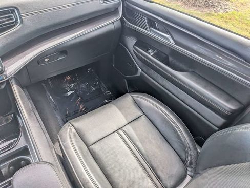 Used 2024 Jeep Wagoneer L 4WD image 17