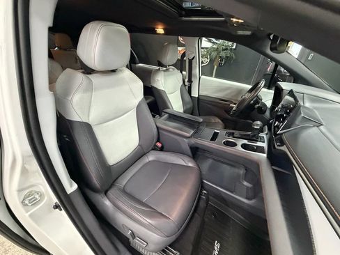 Used 2021 Toyota Sienna XSE FWD image 20