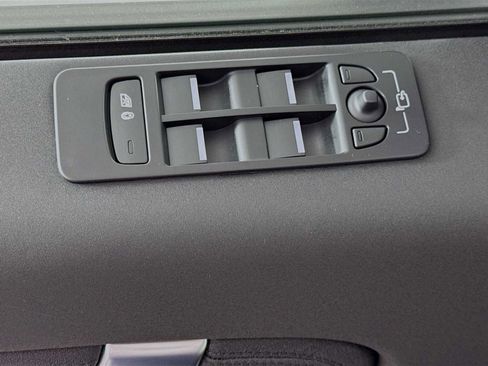 Used 2024 Land Rover Discovery Sport S image 19