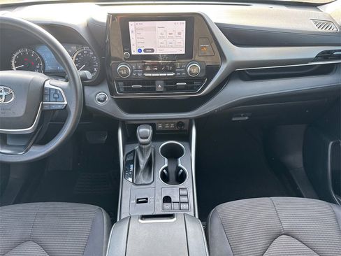Certified 2023 Toyota Highlander L image 24
