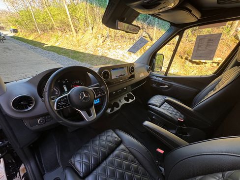 Used 2023 Mercedes-Benz Sprinter 3500 image 11