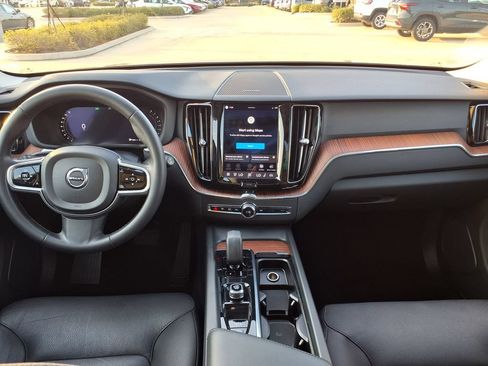 Certified 2023 Volvo XC60 B5 Plus w/ Climate Package AWD/4WD image 25