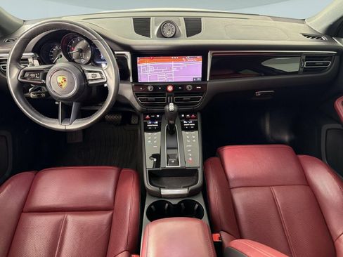 Certified 2023 Porsche Macan AWD/4WD image 16
