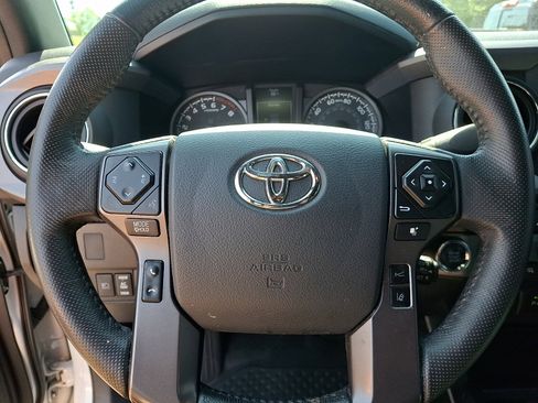 Used 2020 Toyota Tacoma TRD Off-Road w/ Technology Package AWD/4WD image 25