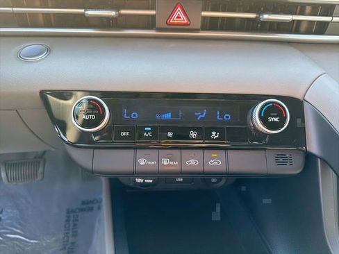 Certified 2022 Hyundai Elantra SEL image 25