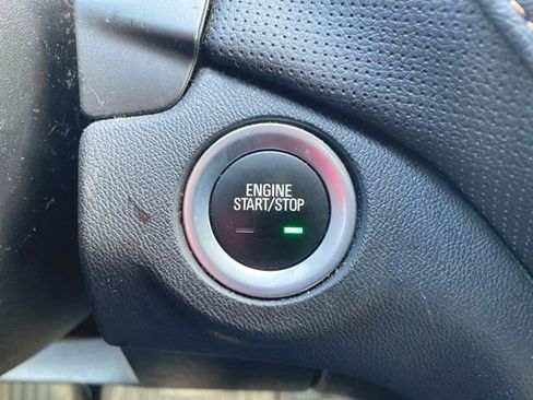 Used 2019 Chevrolet Equinox Premier FWD image 2