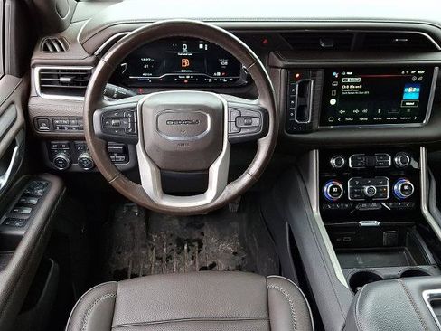 Used 2022 GMC Yukon XL Denali w/ Advanced Technology Package image 13