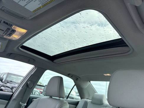 Used 2017 Toyota Camry XLE w/ Moonroof Package FWD image 22