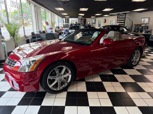 Used 2005 Cadillac XLR RWD image 13