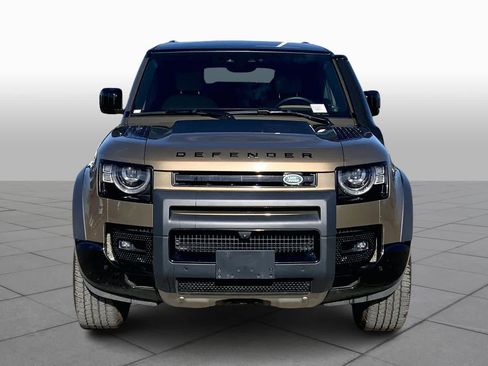 Used 2025 Land Rover Defender 110 X-Dynamic SE image 3