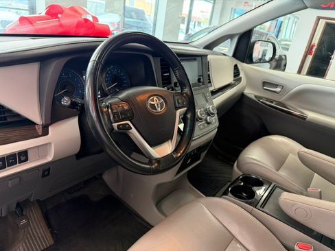 Used 2016 Toyota Sienna XLE w/ XLE Navigation Package AWD/4WD image 20