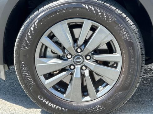 Used 2024 Nissan Pathfinder SV w/ SV Premium Package FWD image 25