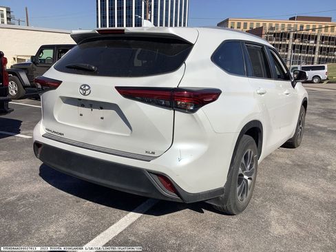 Used 2023 Toyota Highlander XLE image 5