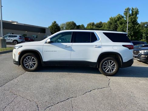 Used 2023 Chevrolet Traverse LT w/ Rear Camera Mirror Package FWD image 4